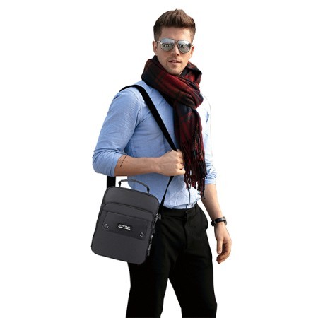 Multifunctional Waterproof Shoulder Bag (Black)